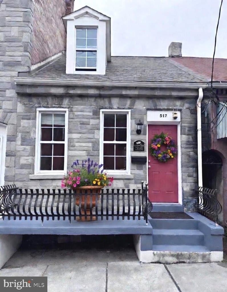 2 bedroom townhouse for sale at 517 Manor St Lancaster 17603 - $199,900