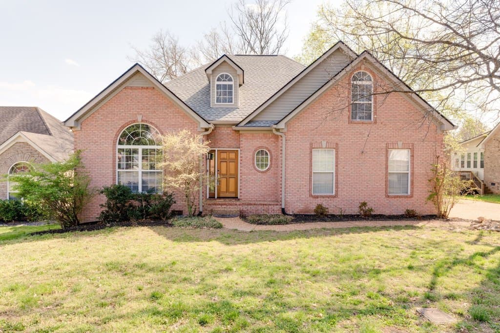 3 bedroom house for sale at 109 Ridgeview Trce Hendersonville 37075 - $499,900