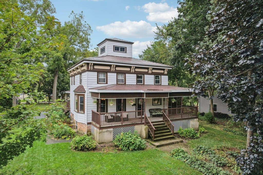 4 bedroom house for sale at 217 S Lincoln St Elkhorn - $419,000