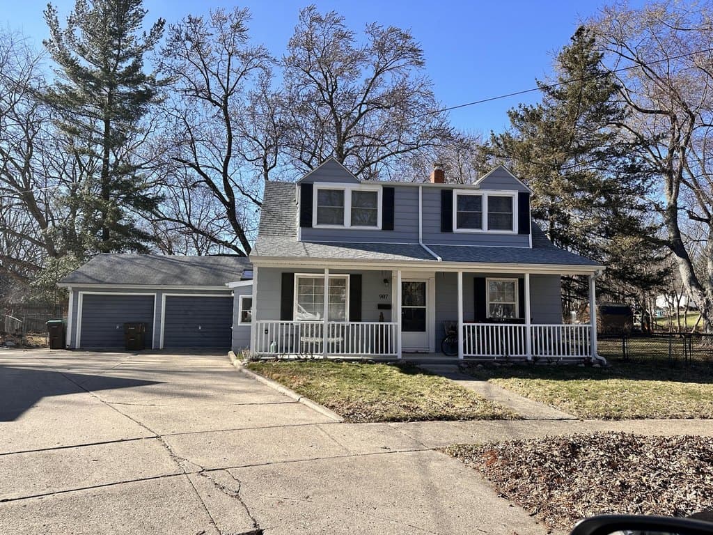 3 bedroom house for sale at 907 Sheridan Ct Albion - $175,000