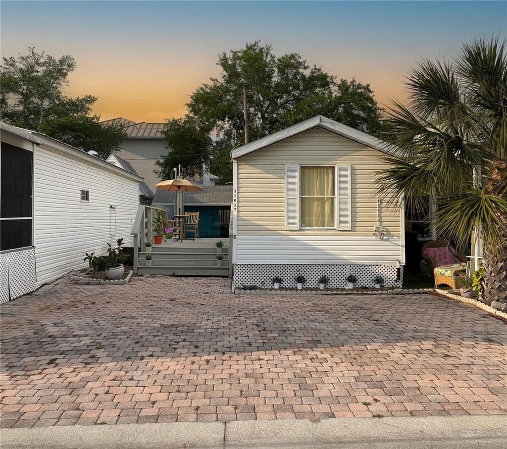 2 bedroom mobile home for sale at 21027 Lazy Days Cir Land O'Lakes 33558 - $187,000