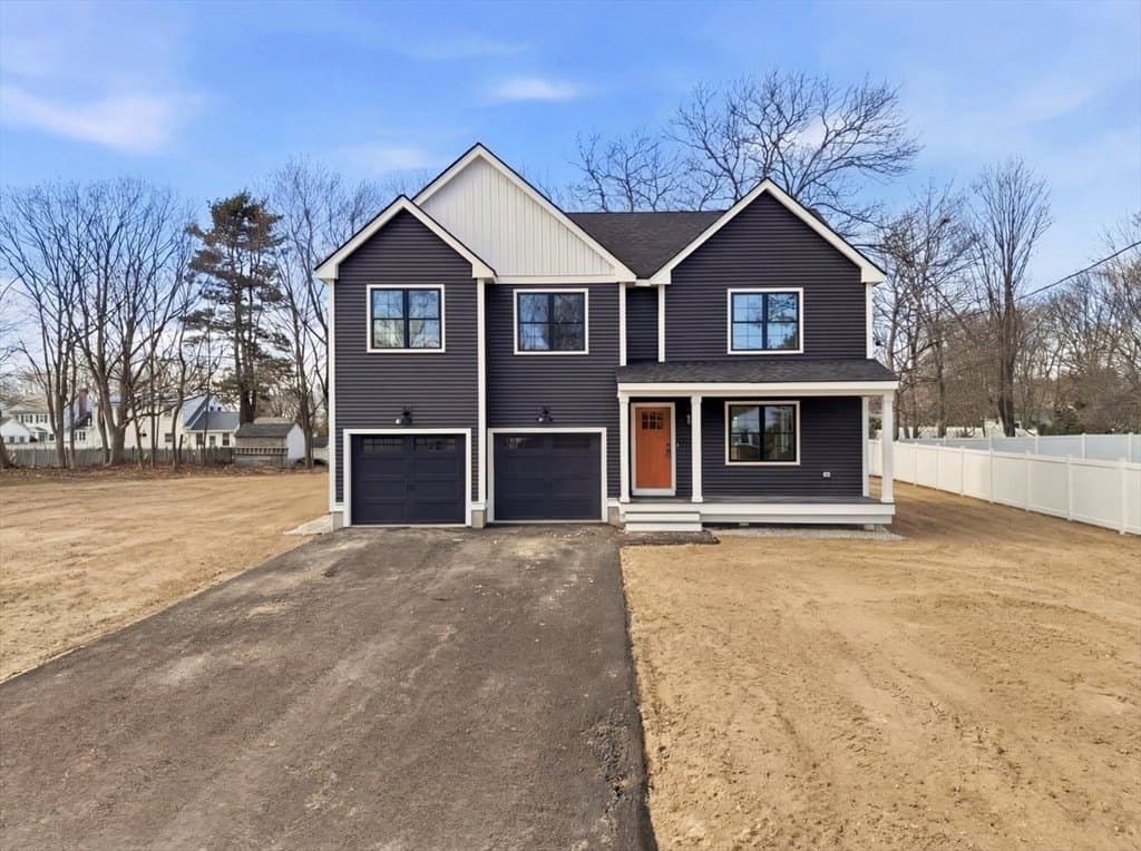 4 bedroom house for sale at 33 Donahue Way Stoughton 02072 - $879,900