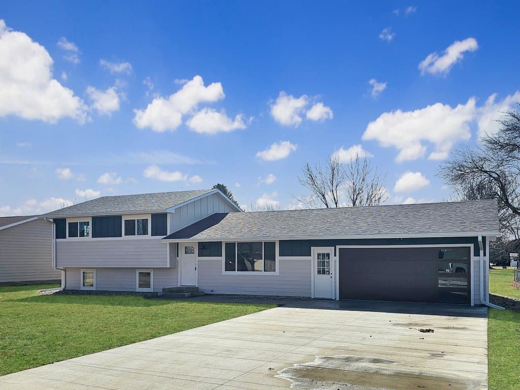 4 bedroom house for sale at 504 E Pine St Aurora - $319,900