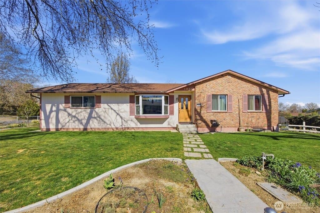 5 bedroom house for sale at 1840 W 11th Ave Kennewick - $429,000