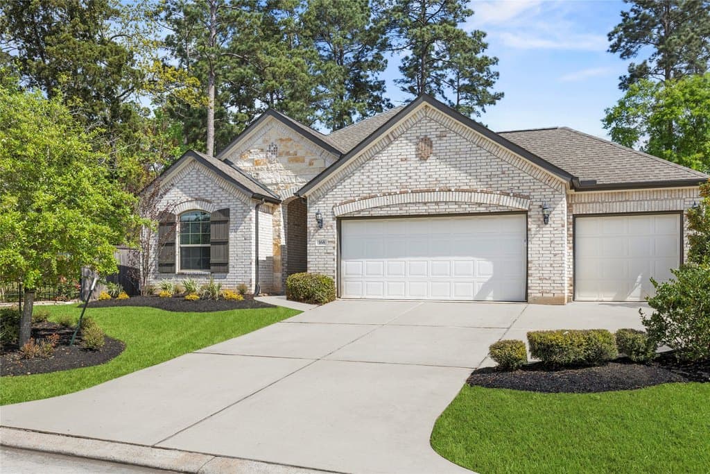 4 bedroom house for sale at 168 Gray Pine Grove Way Conroe 77318 - $410,000