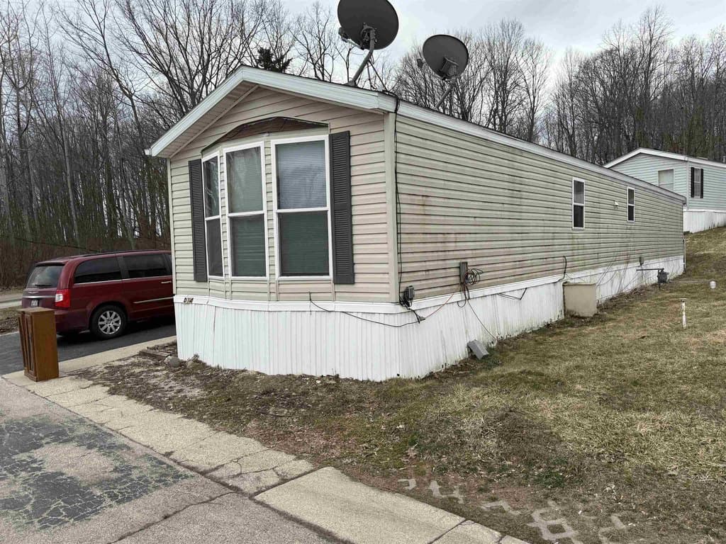 2 bedroom mobile home for sale at W211N11863 Hilltop Dr Trlr D14 Germantown 53022 - $39,900
