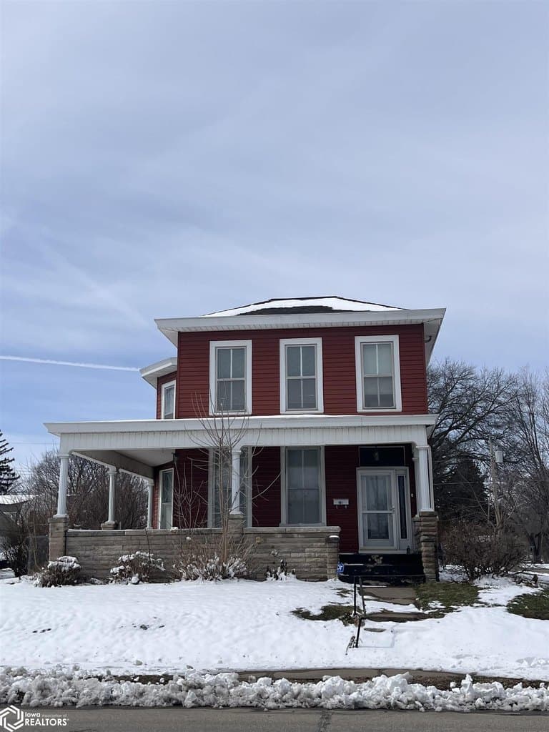 3 bedroom house for sale at 901 Summer St Burlington - $115,000