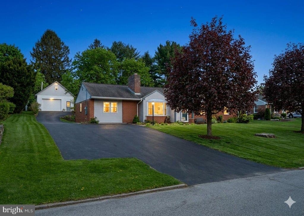 2 bedroom house for sale at 448 E Beaver St Bellefonte - $349,900