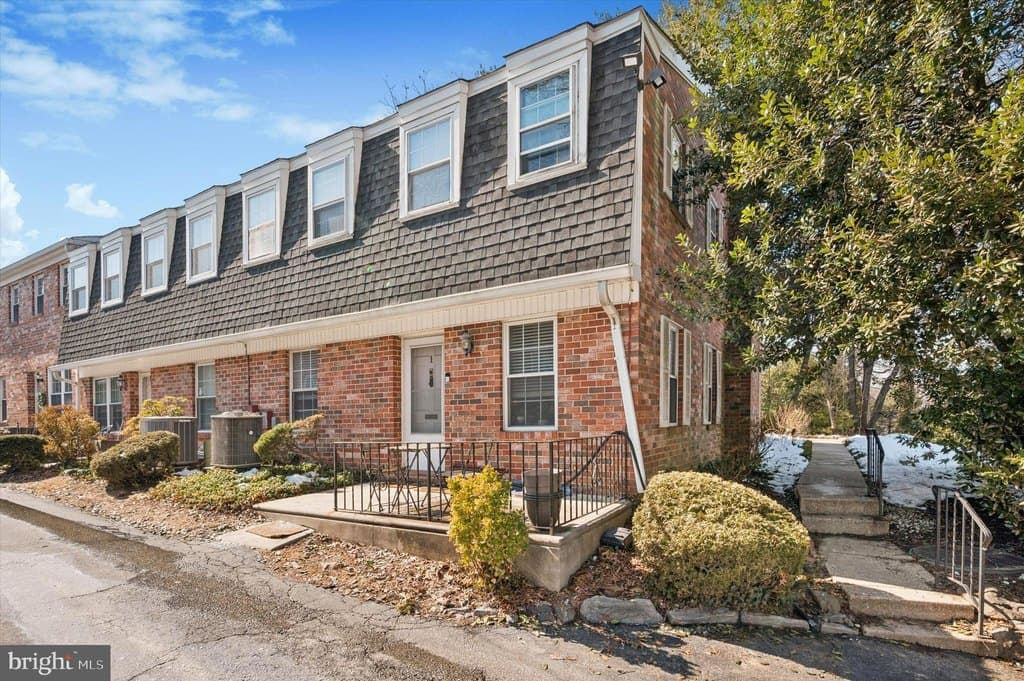 2 bedroom condo for sale at 100 W Montgomery Ave Apt 1 Ardmore - $357,500