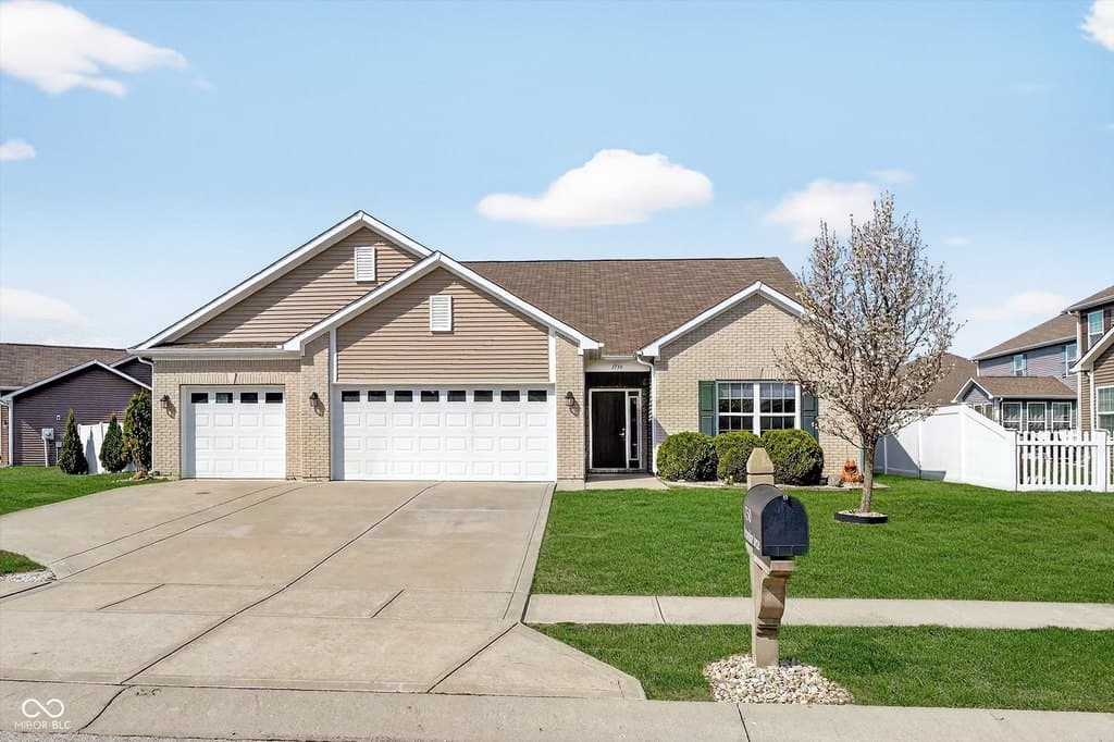 4 bedroom house for sale at 1750 Devonshire Ave Avon 46123 - $385,000