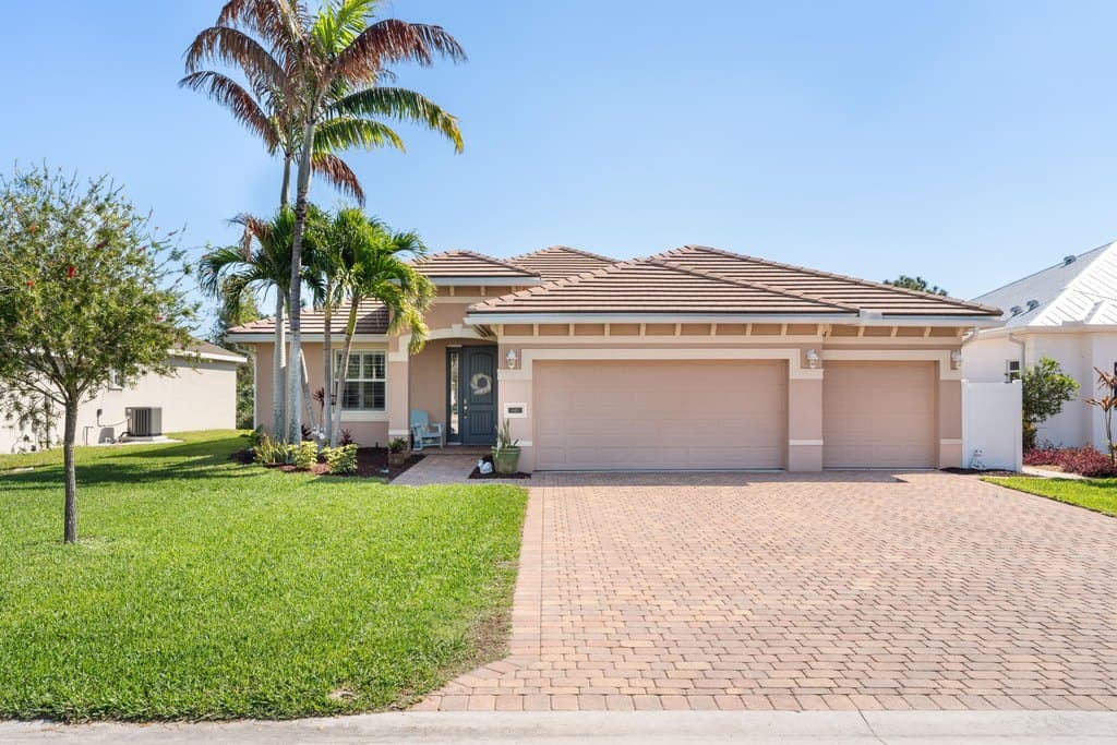 4 bedroom house for sale at 445 NW Sunflower Pl Stuart 34957 - $839,000