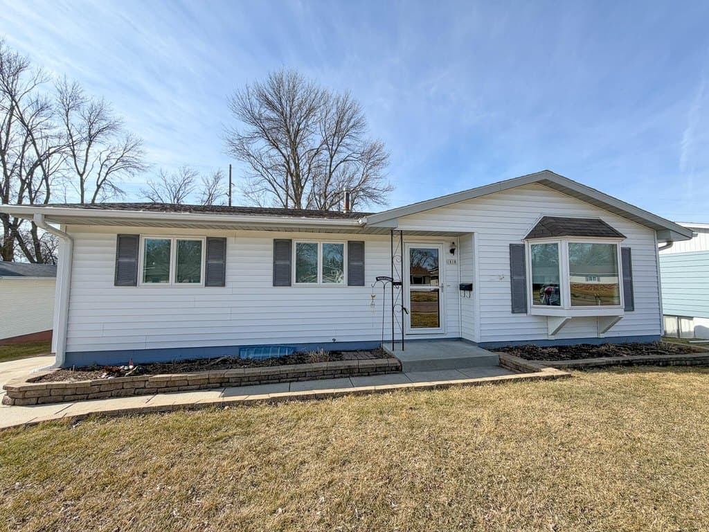4 bedroom house for sale at 1818 Derdall Dr Brookings 57006 - $269,000