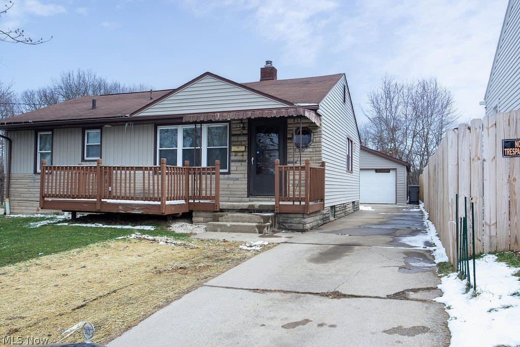3 bedroom house for sale at 551 Moherman Ave Youngstown - $87,900