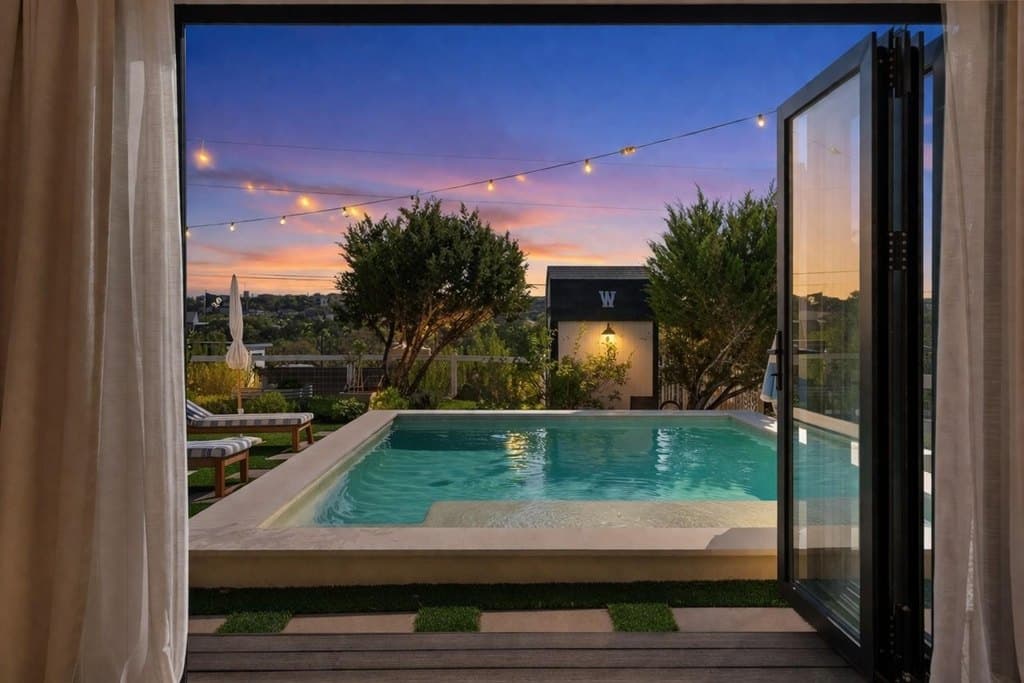 4 bedroom house for sale at 17600 Lake Shore Dr Dripping Springs 78620 - $699,000
