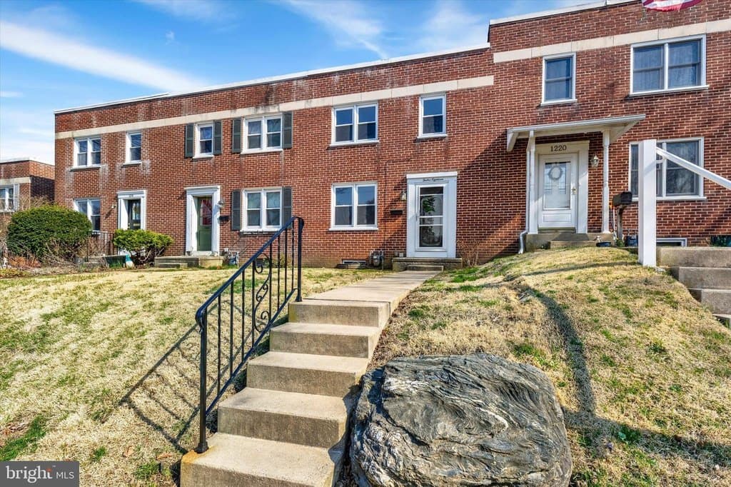 3 bedroom townhouse for sale at 1218 Fremont St Lancaster 17603 - $254,995