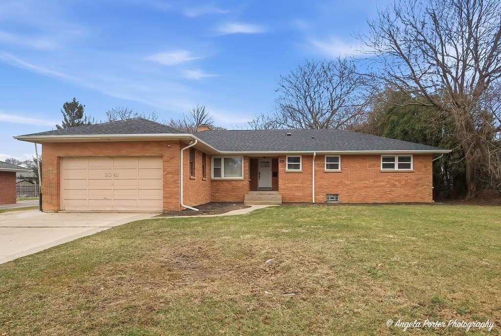 3 bedroom house for sale at 2041 North Ave Waukegan 60087 - $385,000