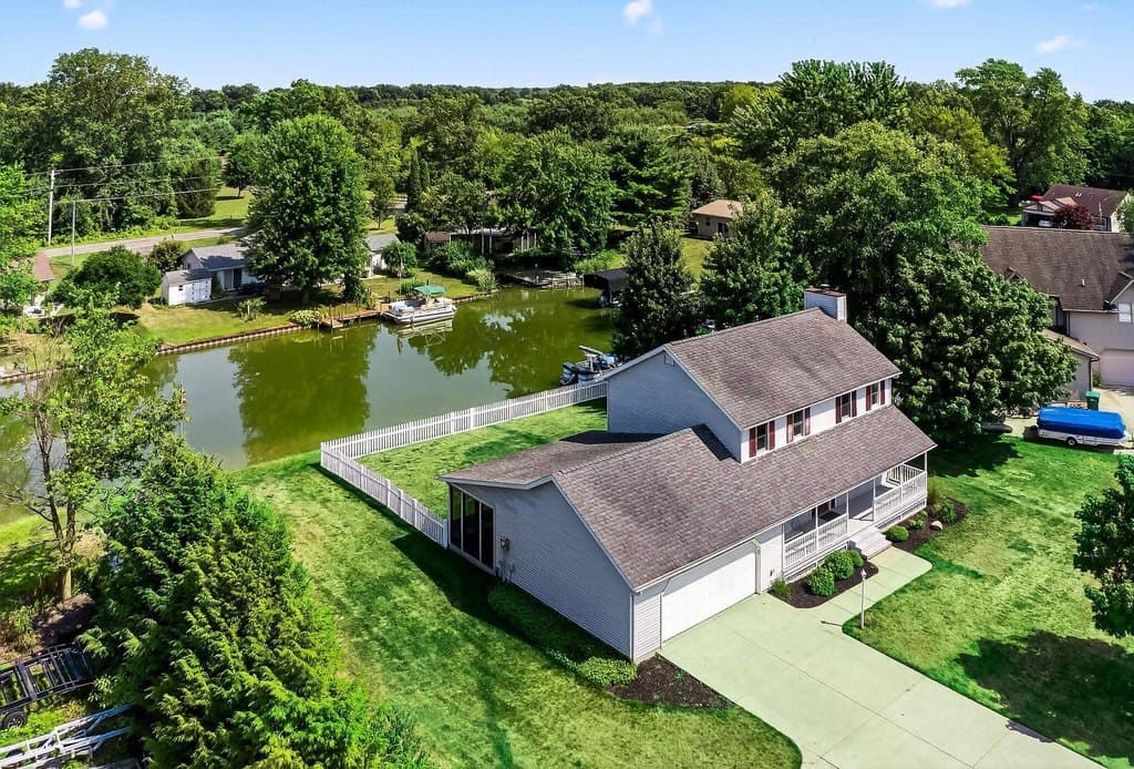 3 bedroom house for sale at 51268 Channel Ct Simonton Lake 46514 - $475,000