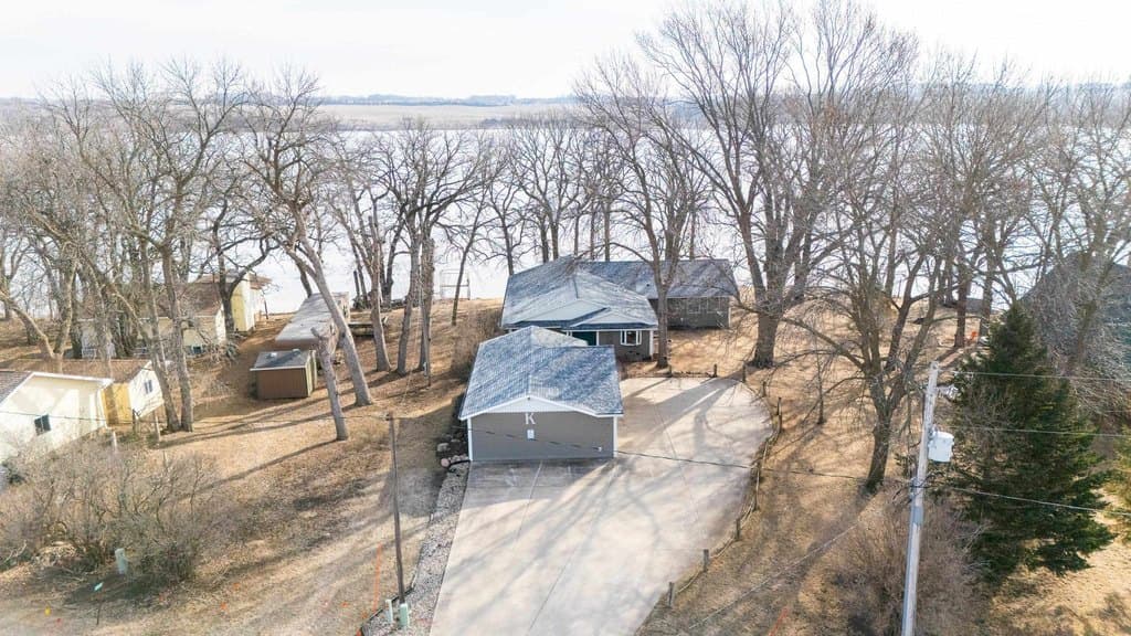 4 bedroom house for sale at 20560 232nd St Arnolds Park - $1,437,500