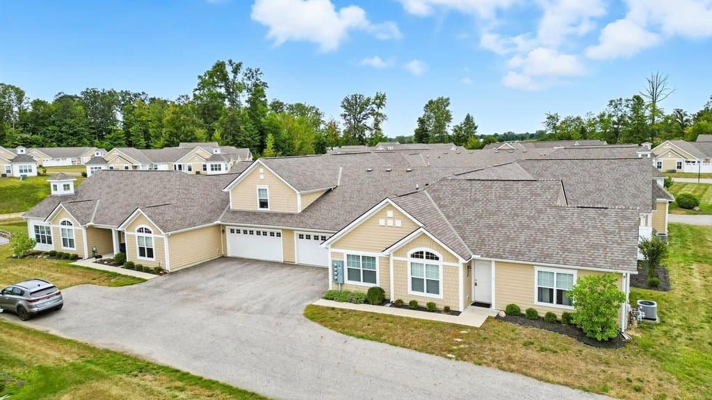 2 bedroom condo for sale at 610 Newport Ln Buckeye Lake - $456,000