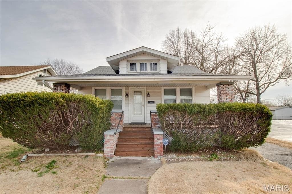 2 bedroom house for sale at 1913 State St Alton - $137,500