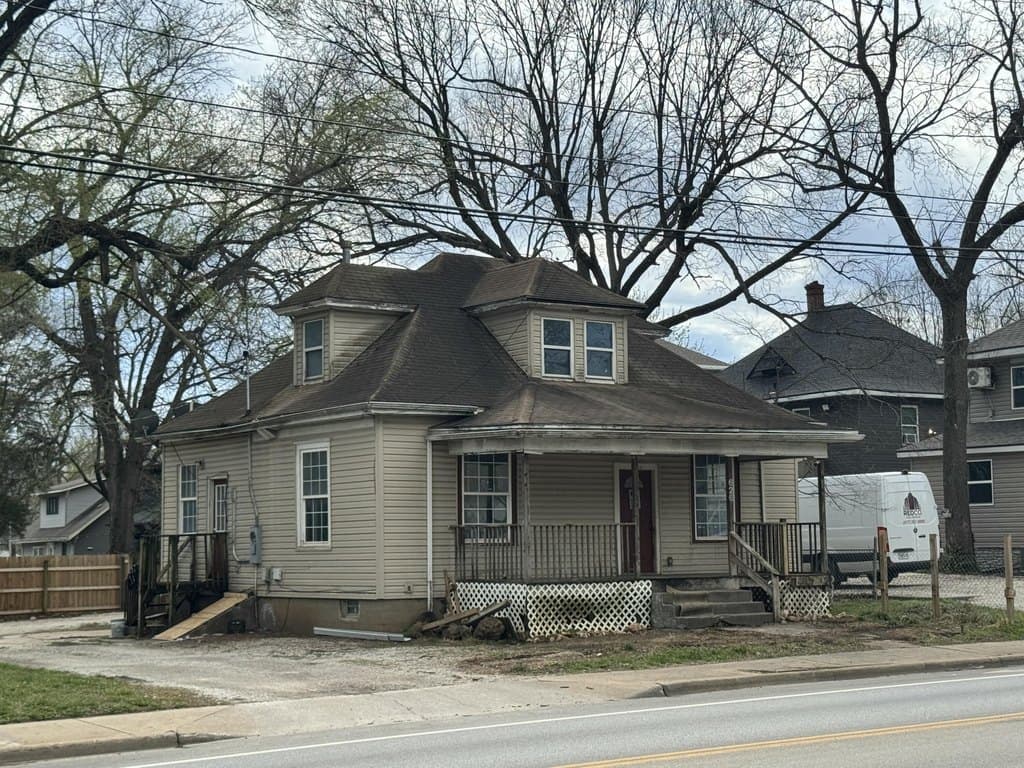 3 bedroom house for sale at 626 W Division St Springfield 65803 - $89,000