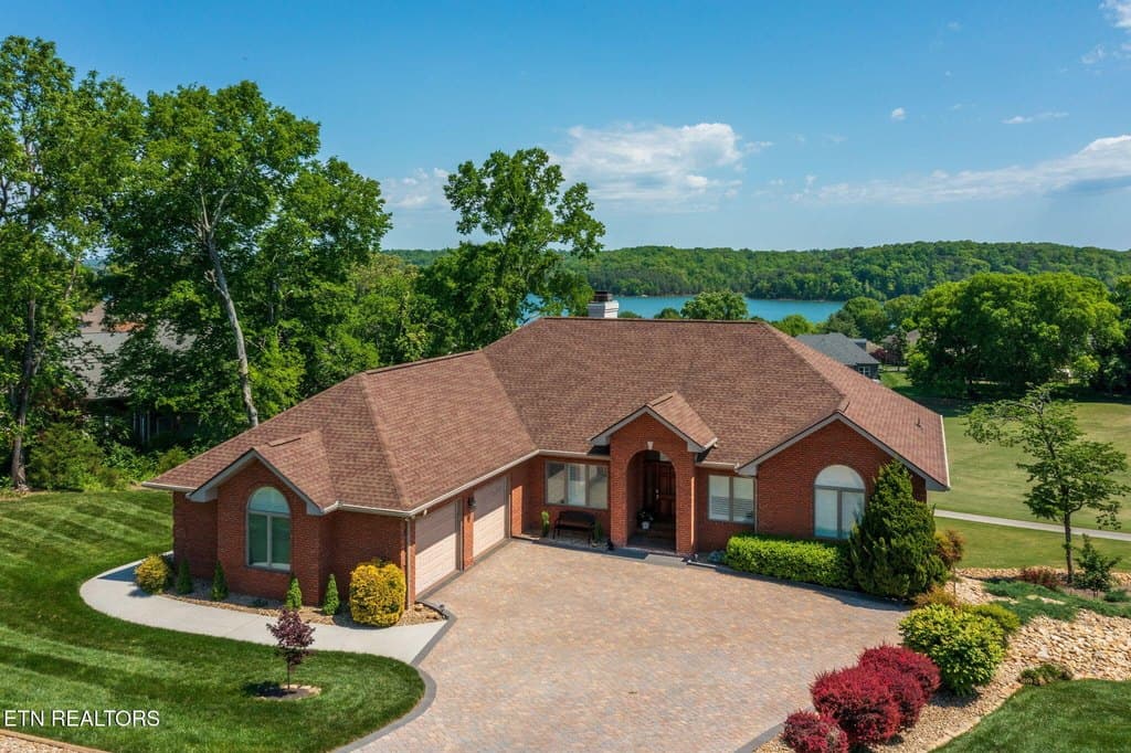 4 bedroom house for sale at 207 Tuhdegwa Ln Loudon 37774 - $975,000