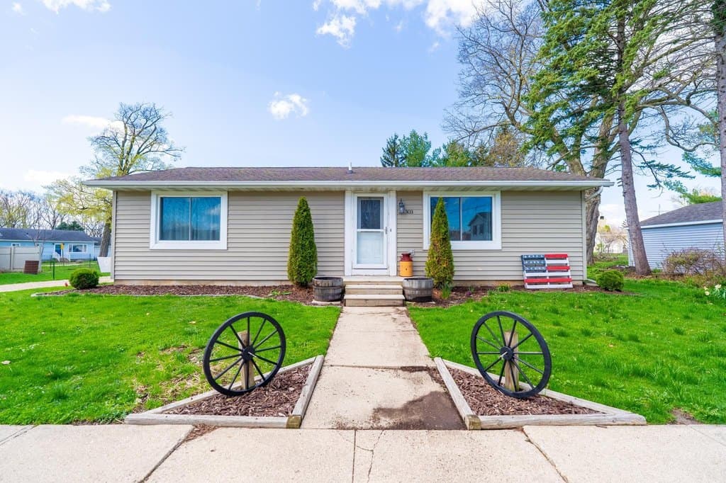 3 bedroom house for sale at 303 S Mill St Albany - $259,900
