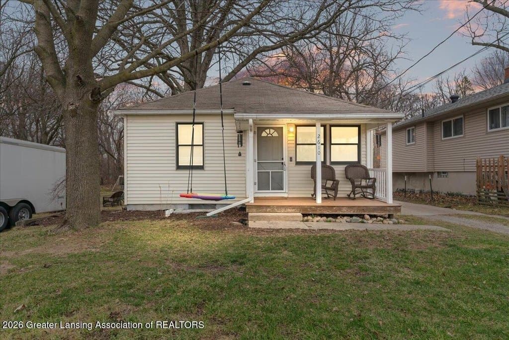 3 bedroom house for sale at 2610 Gary Ave Lansing - $159,900