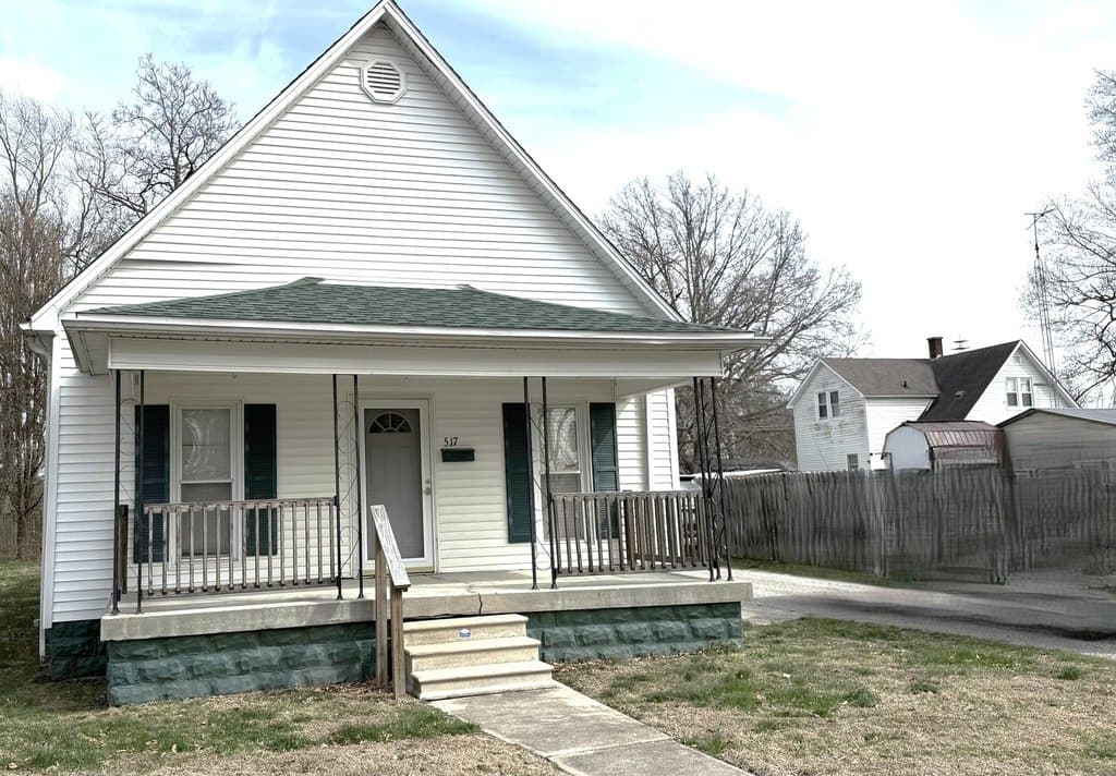 1 bedroom house for sale at 517 College Ave Centralia - $50,000