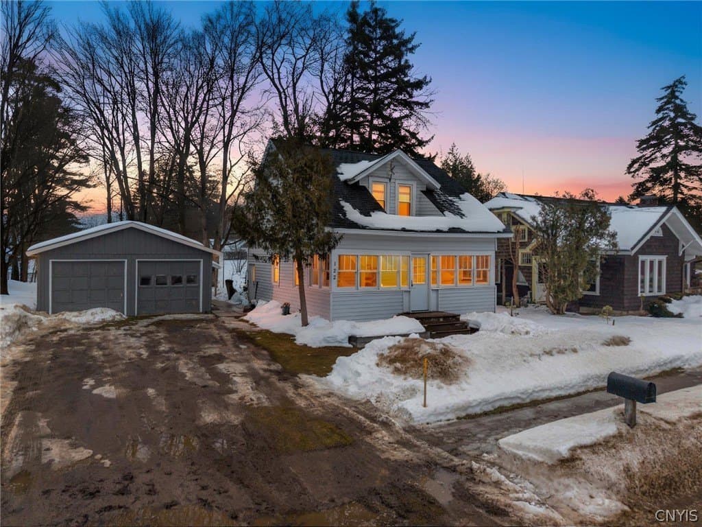 2 bedroom house for sale at 122 Tucker Ave Central Square - $159,900