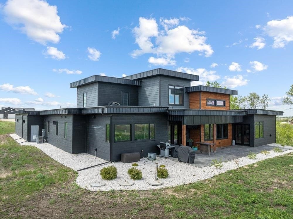 5 bedroom house for sale at 3920 Grayson Dr Burlington - $1,250,000