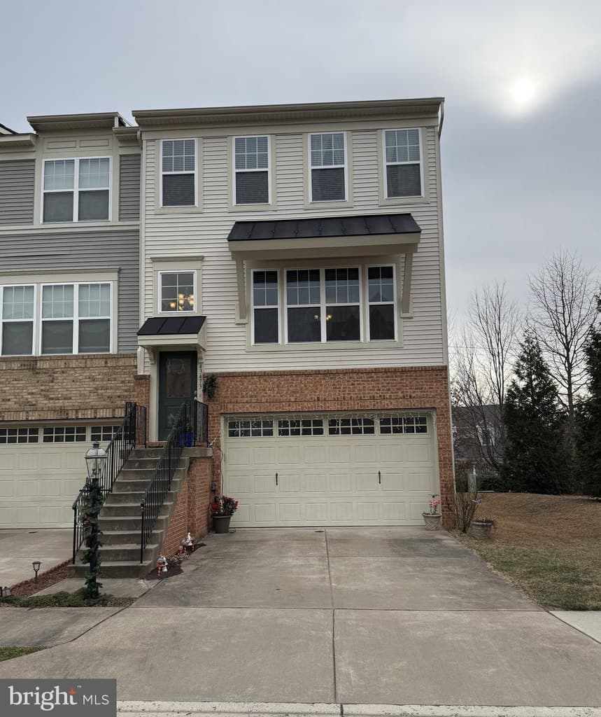 3 bedroom townhouse for sale at 43473 Hopestone Ter Chantilly - $699,000