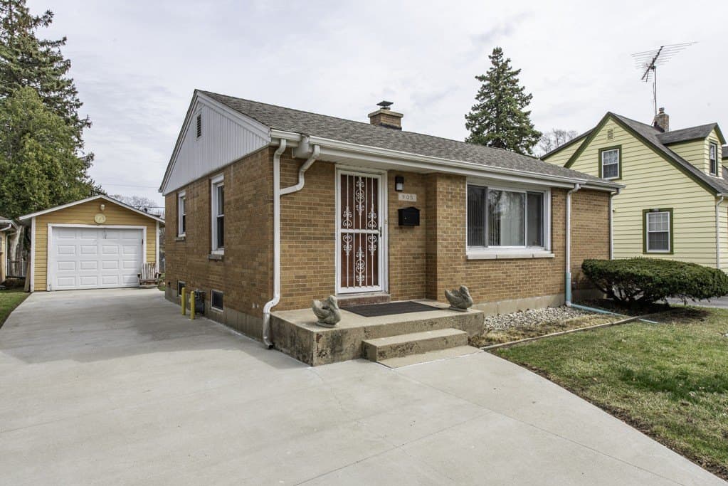 1 bedroom house for sale at 905 Glenwood Ave Waukegan 60085 - $180,000