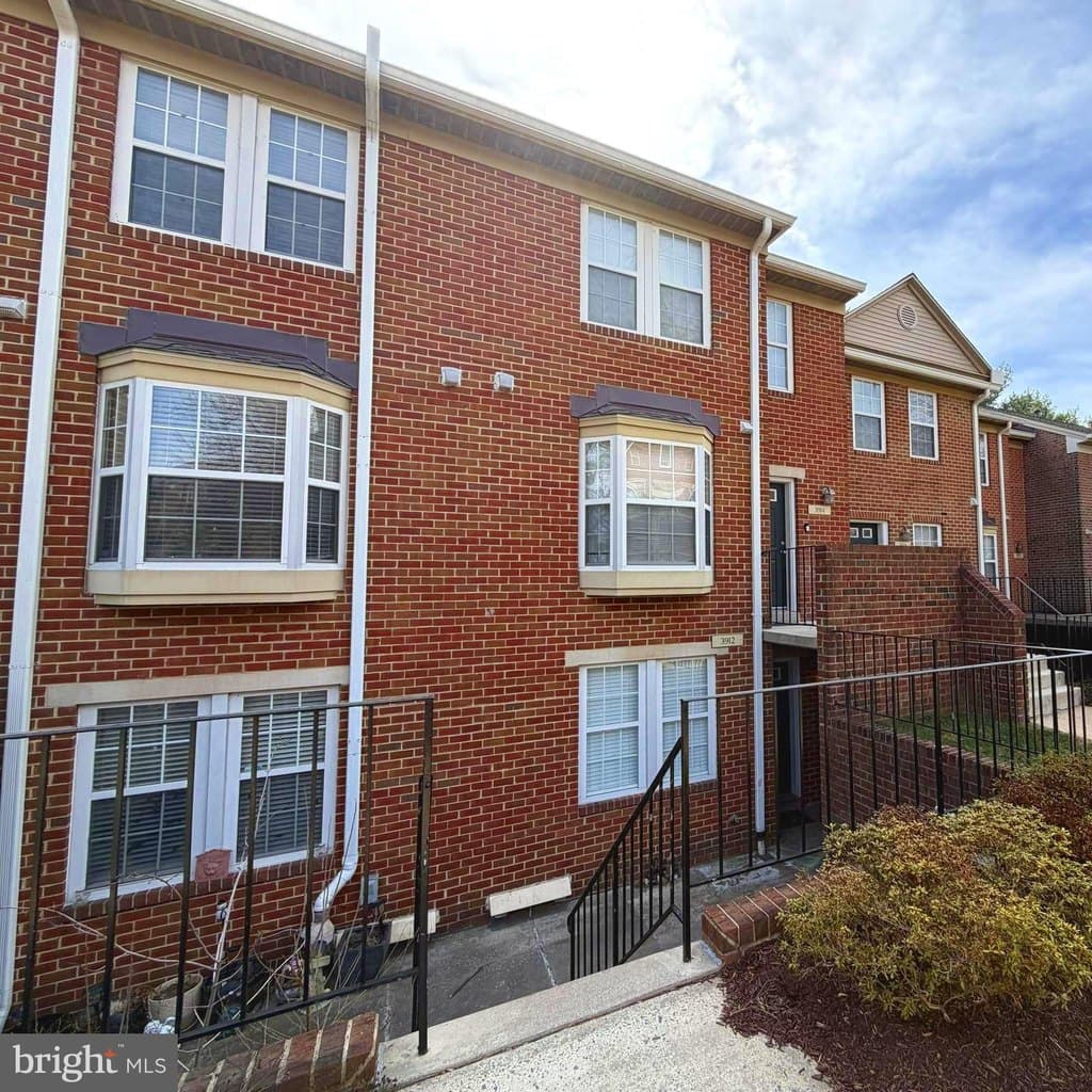 2 bedroom condo for sale at 3912 Chesterwood Dr Unit 3912 Aspen Hill - $365,000