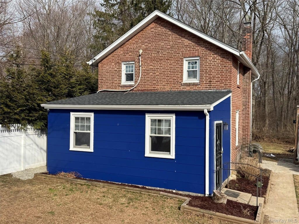 2 bedroom house for sale at 32 Glendale Ave Armonk - $650,000