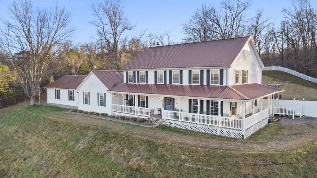 4 bedroom house for sale at 16733 Bear Creek Rd Catlettsburg - $1,300,000