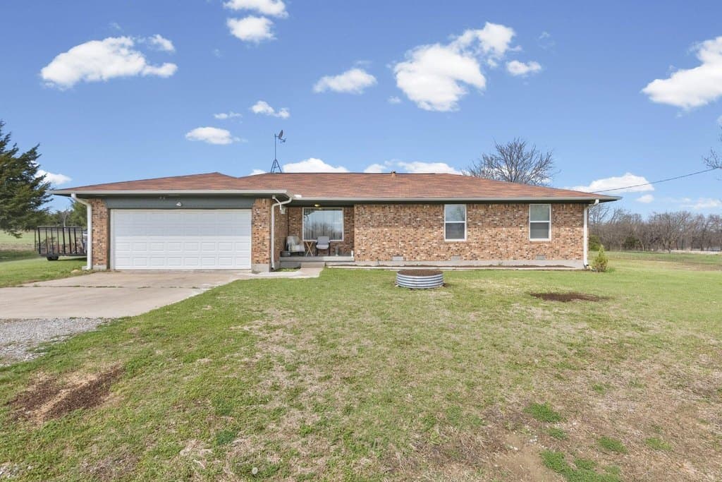 3 bedroom house for sale at 6963 FM 1377 Blue Ridge - $330,000