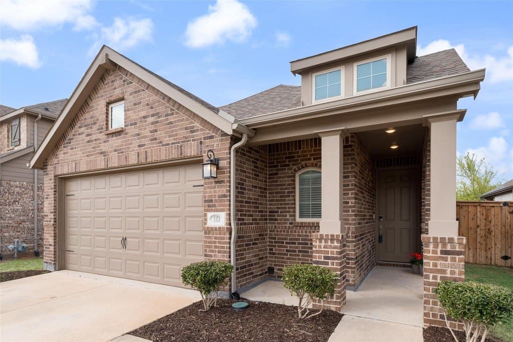 3 bedroom house for sale at 1321 Shire Dr Aubrey - $305,000