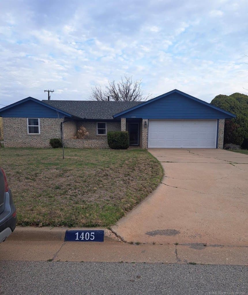 6 bedroom house for sale at 1405 Concord Ln Altus - $279,900
