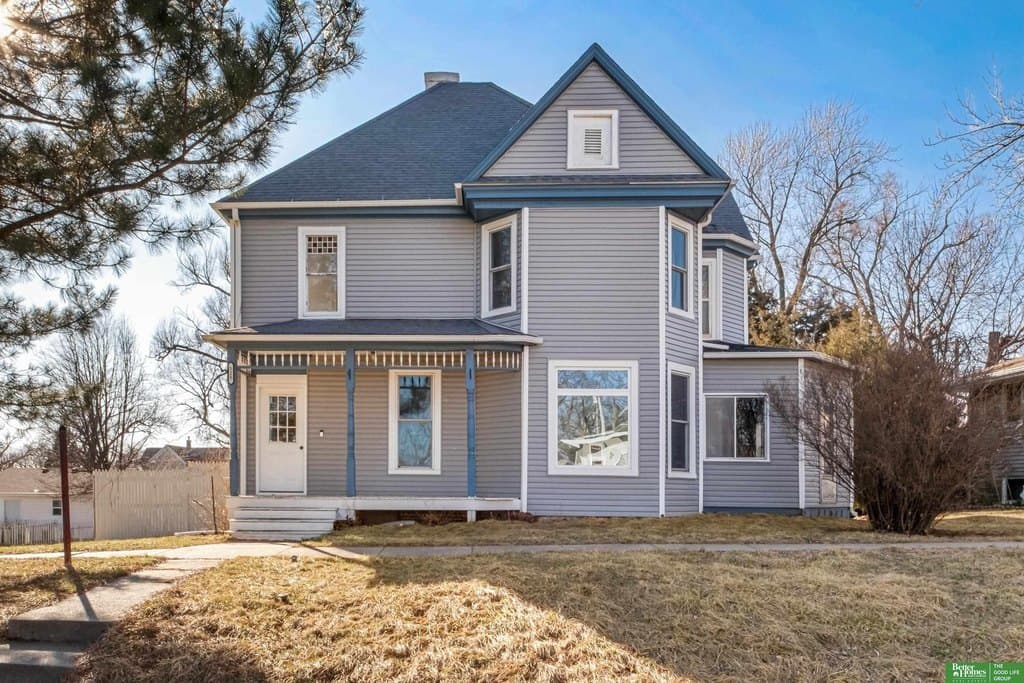 5 bedroom house for sale at 225 N 4th St Arlington - $219,000