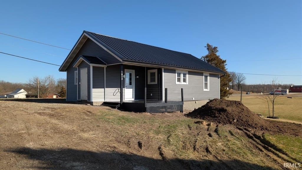 2 bedroom house for sale at 812 S York St Albion - $189,000