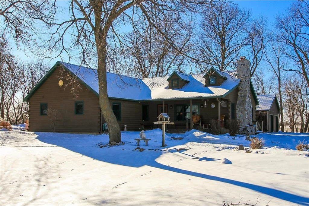 3 bedroom house for sale at 12221 Page Ave Brownton - $549,900