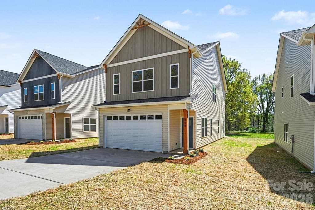 4 bedroom house for sale at 564 W Wilson Ave Mooresville 28115 - $400,000