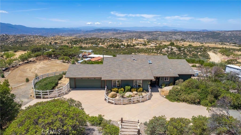 3 bedroom house for sale at 40230 Crazy Horse Canyon Rd Aguanga - $745,000