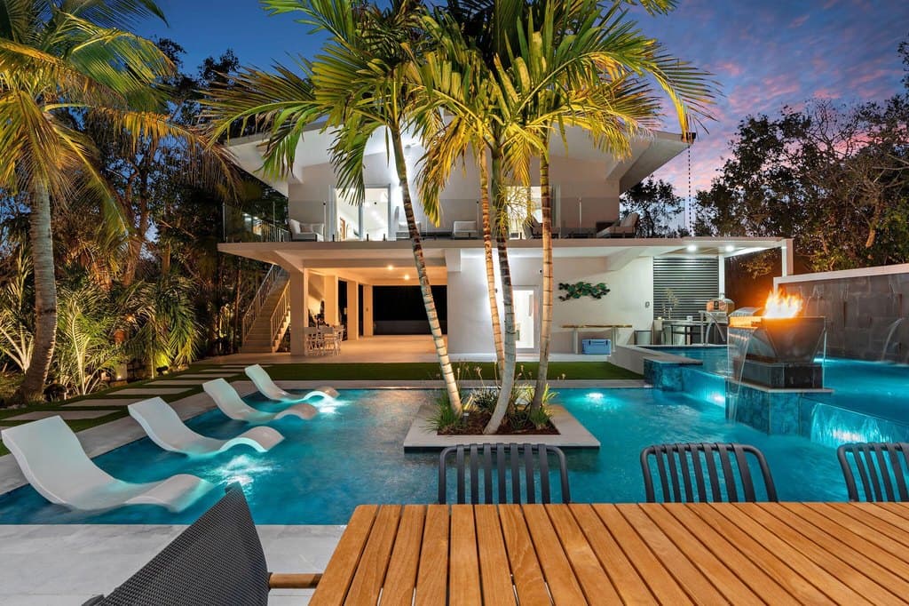 2 bedroom house for sale at 974 Shaw Dr Key Largo 33037 - $2,300,000