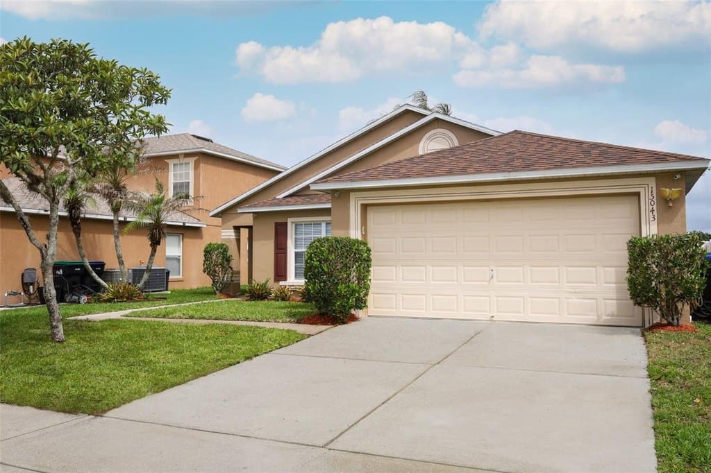 3 bedroom house for sale at 15043 Waterford Chase Pkwy Alafaya - $399,900