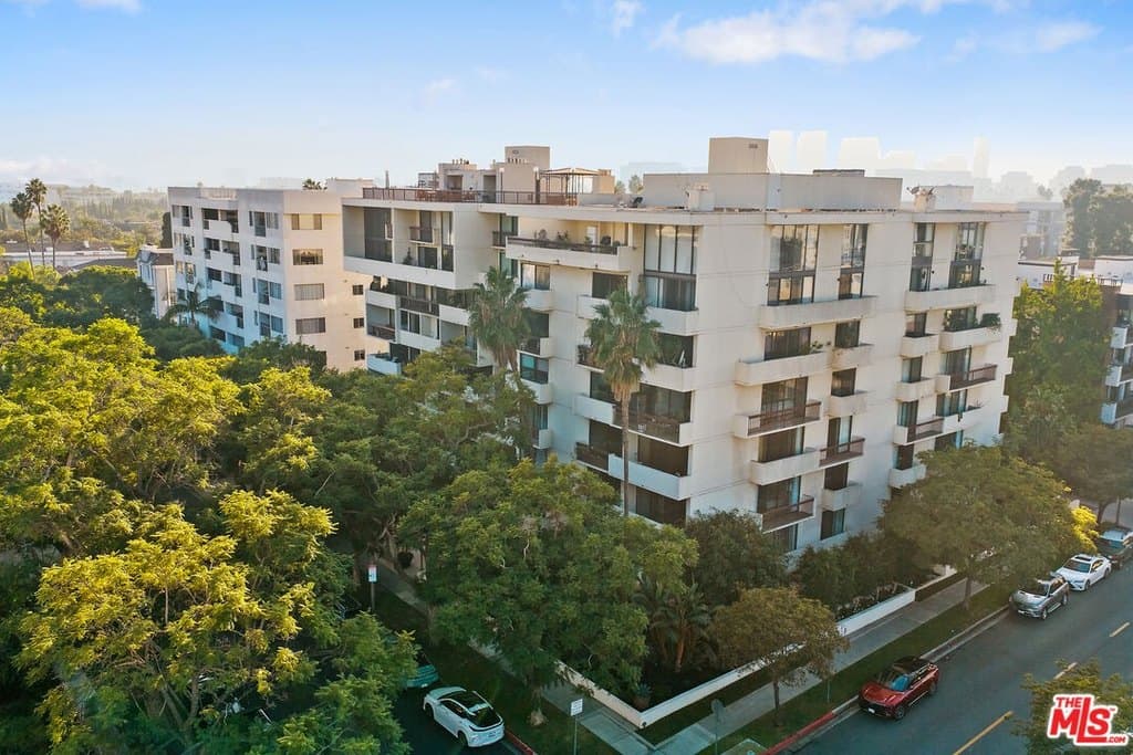 2 bedroom condo for sale at 325 N Oakhurst Dr Apt 203 Beverly Hills - $1,890,000