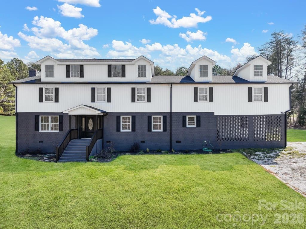 5 bedroom house for sale at 330 Skyview Dr Catawba - $769,000