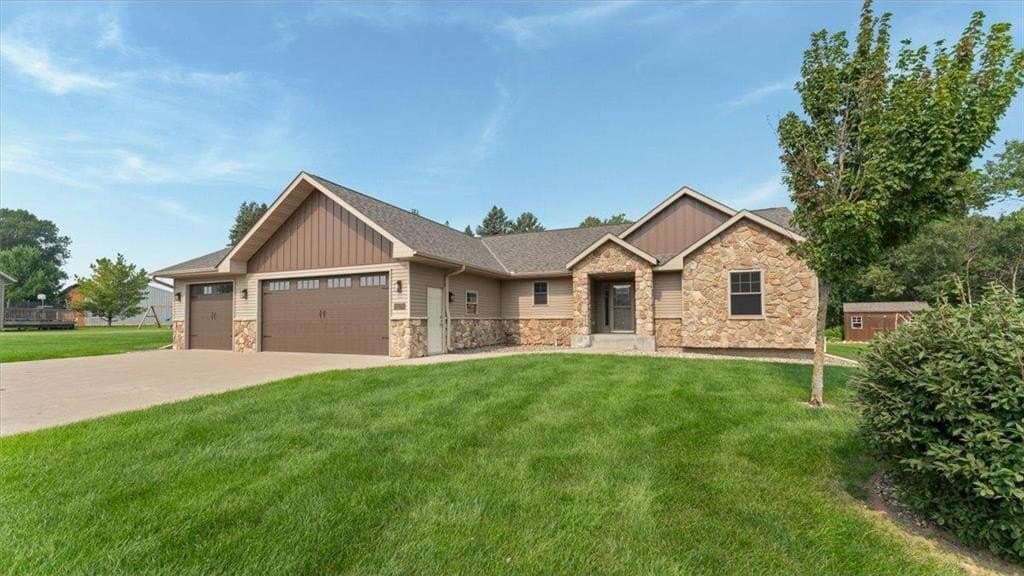 5 bedroom house for sale at 609 Augustana Ln Albany - $554,900