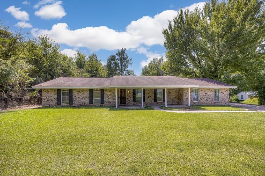 3 bedroom house for sale at 6104 Indiana Ave Beechwood - $234,900